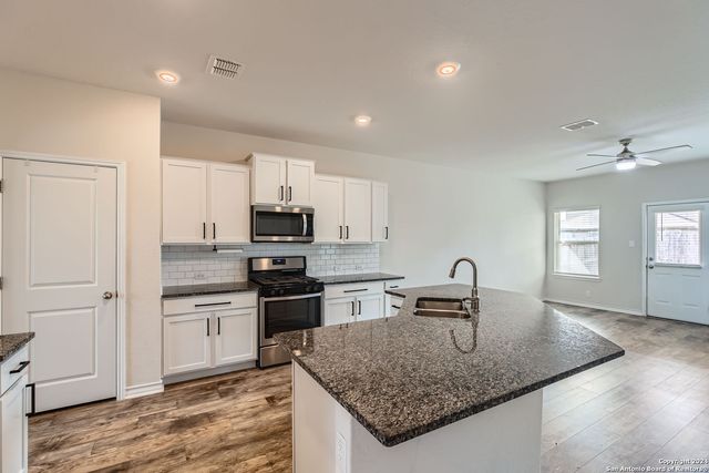 13536 Boothe Grv, San Antonio, TX 78254