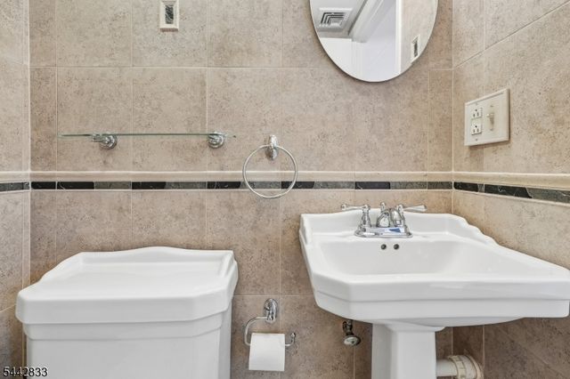 281 Browertown Rd 304, Woodland Park, NJ 07424