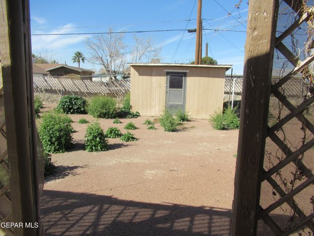 327 GEORGE ORR Road, El Paso, TX 79915