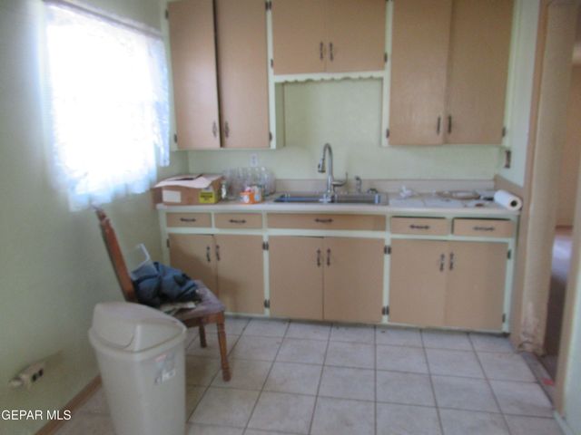 327 GEORGE ORR Road, El Paso, TX 79915