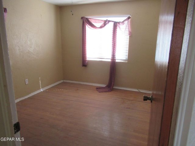 327 GEORGE ORR Road, El Paso, TX 79915