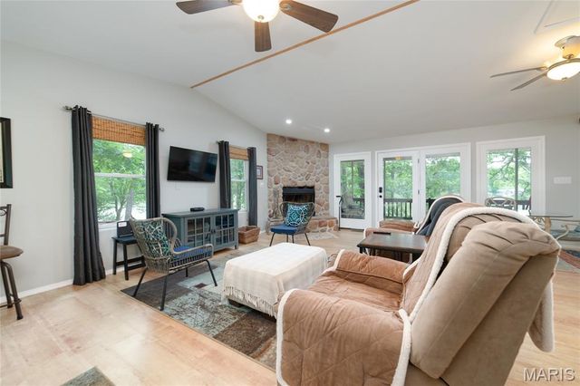 13764 E Sunrise Lake Drive, De Soto, MO 63020