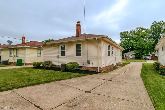 595 Dickerson Road, Willowick, OH 44095