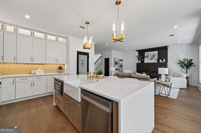 274 White Street, Hoschton, GA 30548