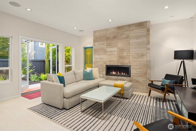 2042 42nd Avenue E, Seattle, WA 98112