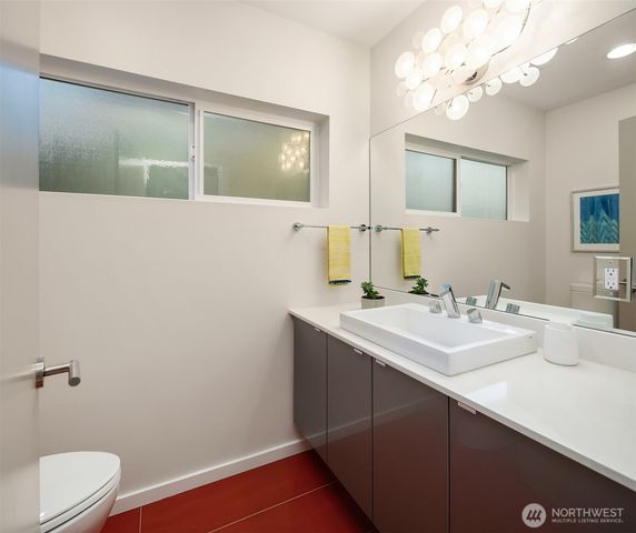 2042 42nd Avenue E, Seattle, WA 98112