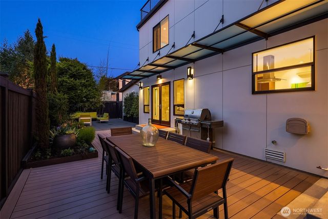 2042 42nd Avenue E, Seattle, WA 98112