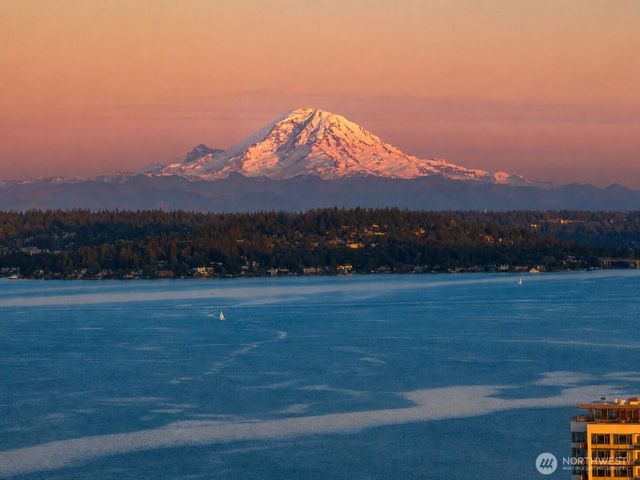2042 42nd Avenue E, Seattle, WA 98112