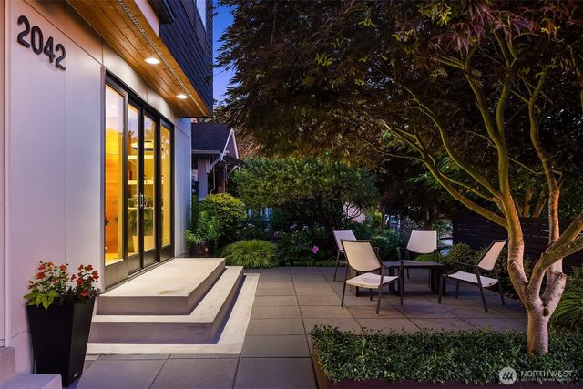 2042 42nd Avenue E, Seattle, WA 98112