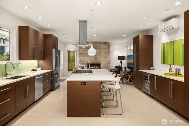 2042 42nd Avenue E, Seattle, WA 98112