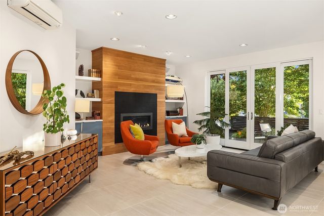 2042 42nd Avenue E, Seattle, WA 98112