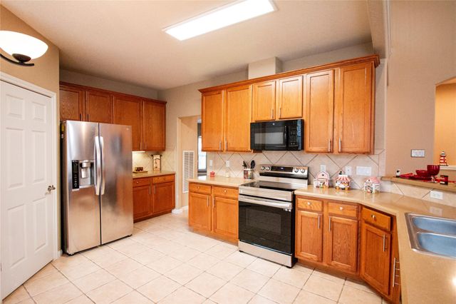 3318 Shadowcrest Court, Montgomery, TX 77356