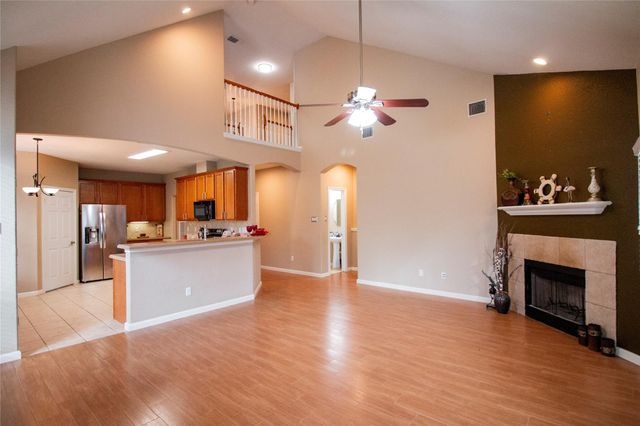 3318 Shadowcrest Court, Montgomery, TX 77356