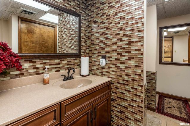 15866 Moellers Road, Marion, IL 62959