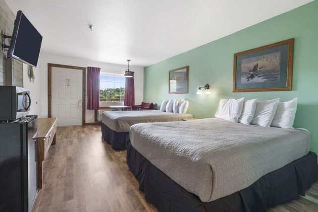 982 Indian Point Road Block Of 10, Branson, MO 65616