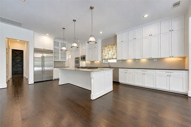 94 Gildwood Place, Tomball, TX 77375