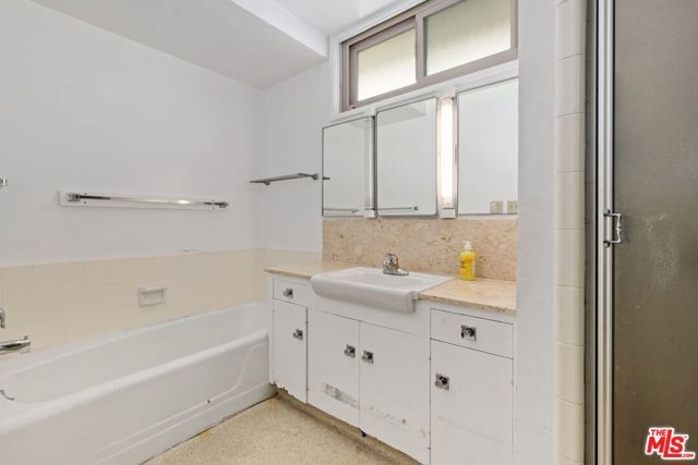 5435 W 64th Street, Los Angeles, CA 90056