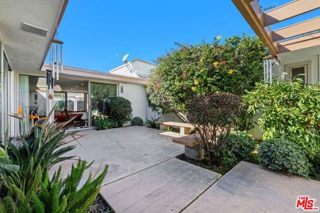 5435 W 64th Street, Los Angeles, CA 90056