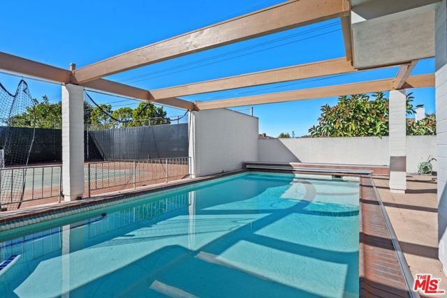 5435 W 64th Street, Los Angeles, CA 90056