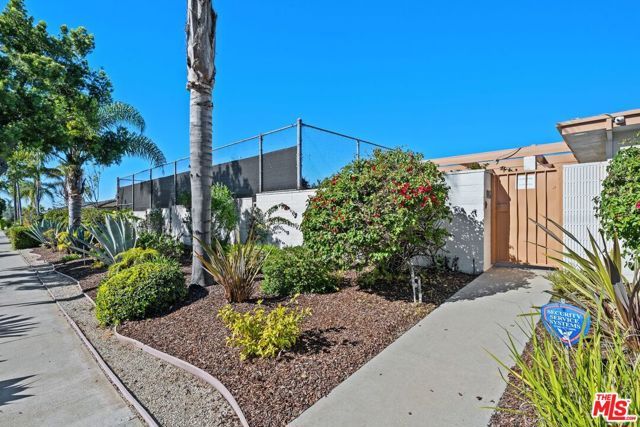 5435 W 64th Street, Los Angeles, CA 90056