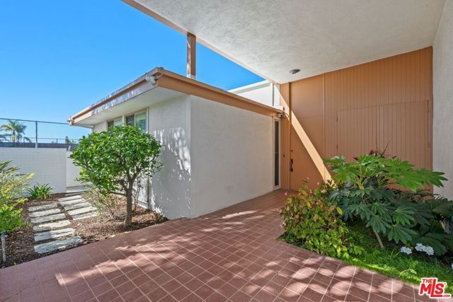 5435 W 64th Street, Los Angeles, CA 90056