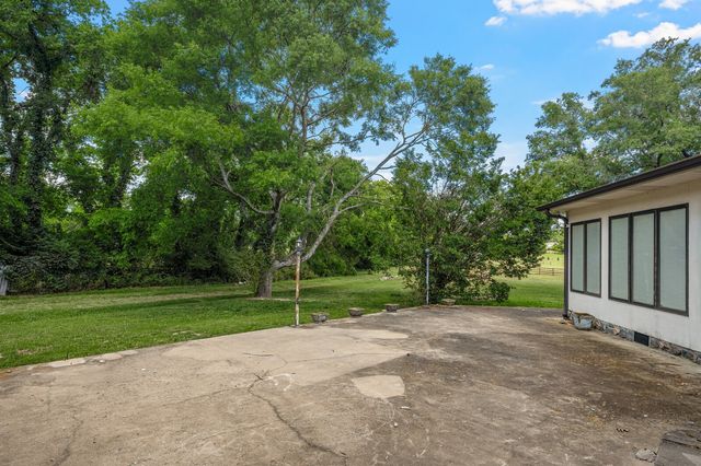 112 Pineywood Acres Dr, Madison, TN 37115