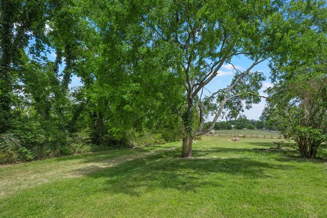 112 Pineywood Acres Dr, Madison, TN 37115