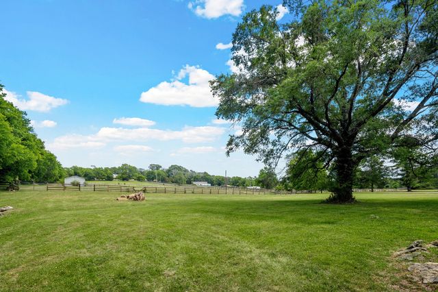 112 Pineywood Acres Dr, Madison, TN 37115