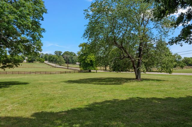 112 Pineywood Acres Dr, Madison, TN 37115