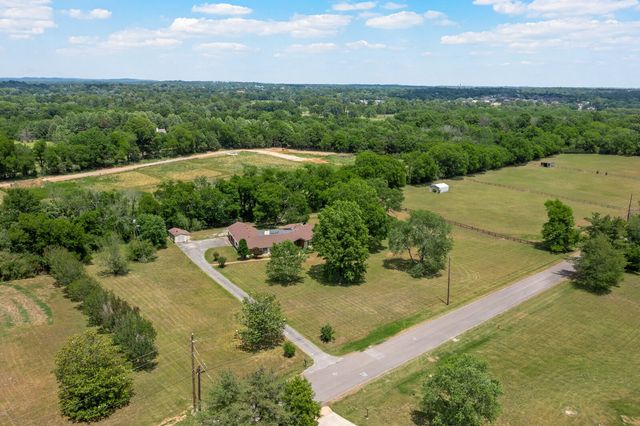 112 Pineywood Acres Dr, Madison, TN 37115