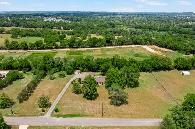 112 Pineywood Acres Dr, Madison, TN 37115