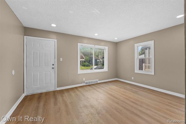 6459 Brace Street, Detroit, MI 48228