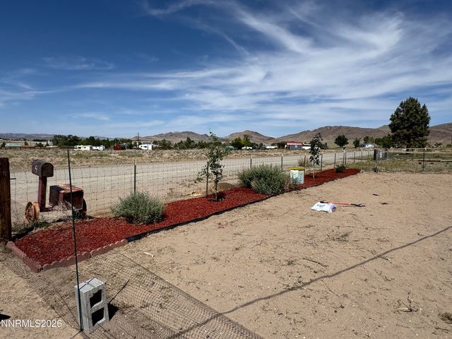 5 Rhoda Lane, Yerington, NV 89447