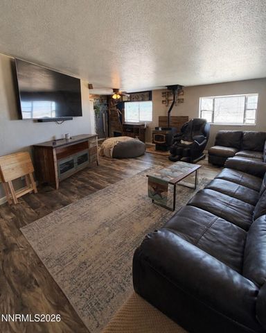 5 Rhoda Lane, Yerington, NV 89447