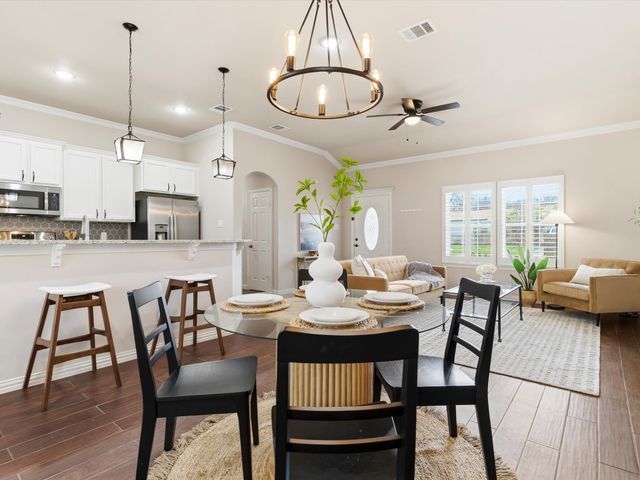 1310 Yale Street, River Oaks, TX 76114