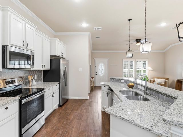 1310 Yale Street, River Oaks, TX 76114