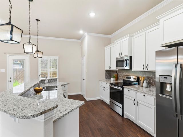 1310 Yale Street, River Oaks, TX 76114