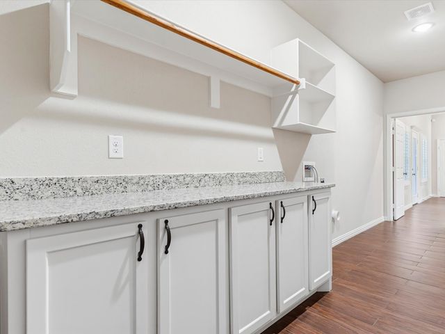 1310 Yale Street, River Oaks, TX 76114