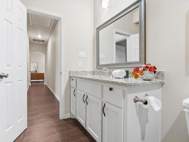 1310 Yale Street, River Oaks, TX 76114