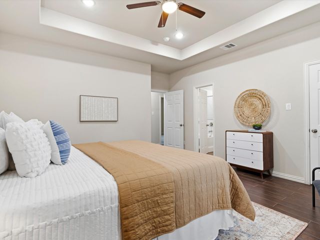 1310 Yale Street, River Oaks, TX 76114