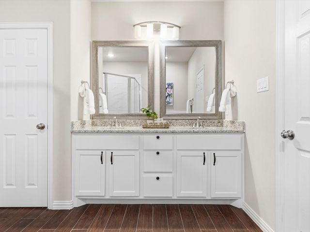 1310 Yale Street, River Oaks, TX 76114