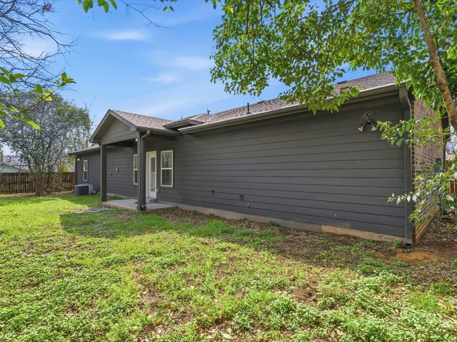 1310 Yale Street, River Oaks, TX 76114