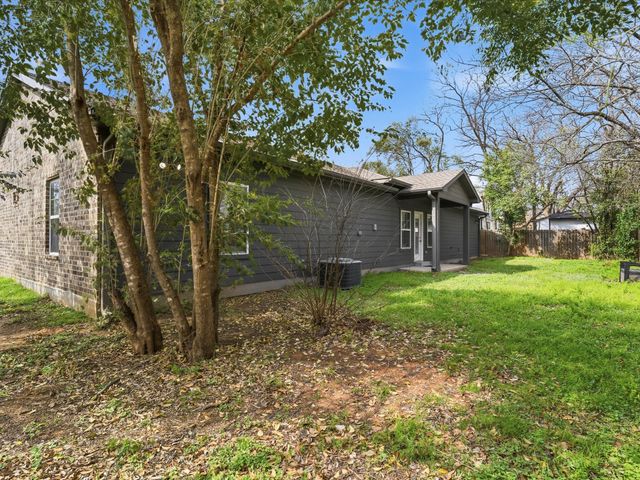 1310 Yale Street, River Oaks, TX 76114