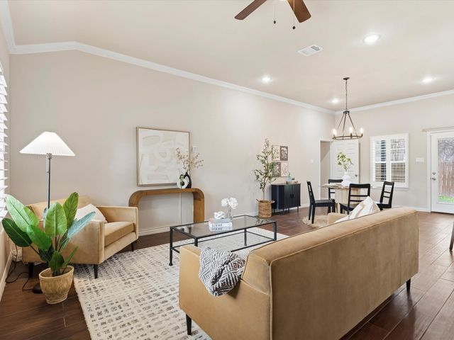 1310 Yale Street, River Oaks, TX 76114