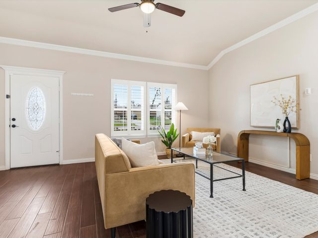 1310 Yale Street, River Oaks, TX 76114