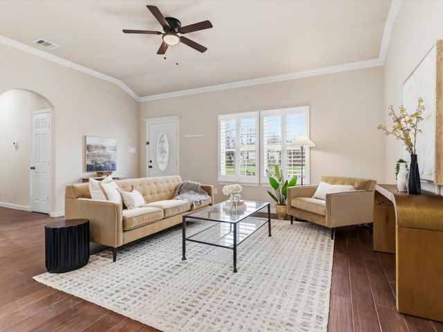 1310 Yale Street, River Oaks, TX 76114