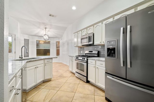 105 Cattail CV, Hutto, TX 78634