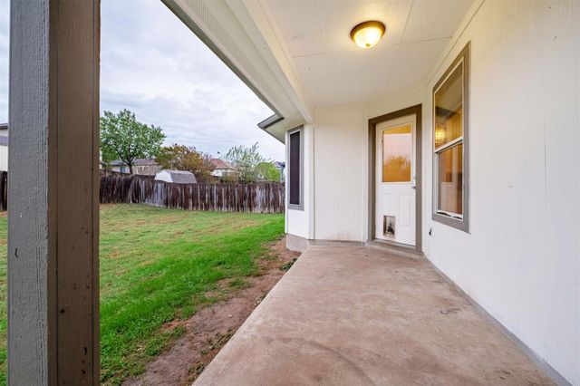 105 Cattail CV, Hutto, TX 78634