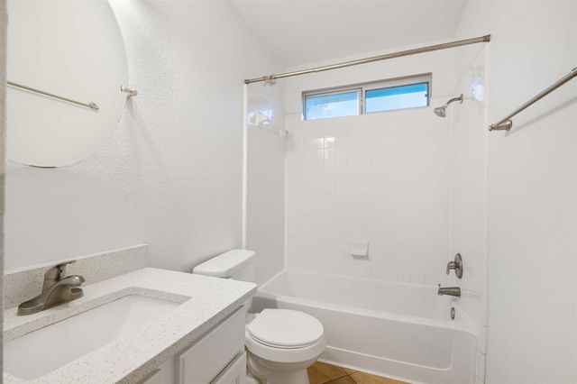 105 Cattail CV, Hutto, TX 78634