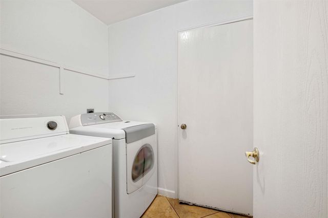 105 Cattail CV, Hutto, TX 78634